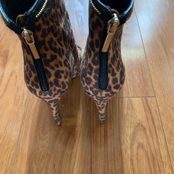 Shoes - Picture 3 of 4